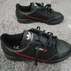 Black with red Adidas size 6 in youth for boys